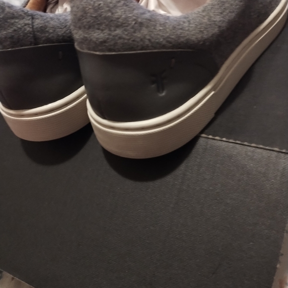 New Frye women's  sneaker New Gray Size 9M - Picture 2 of 10
